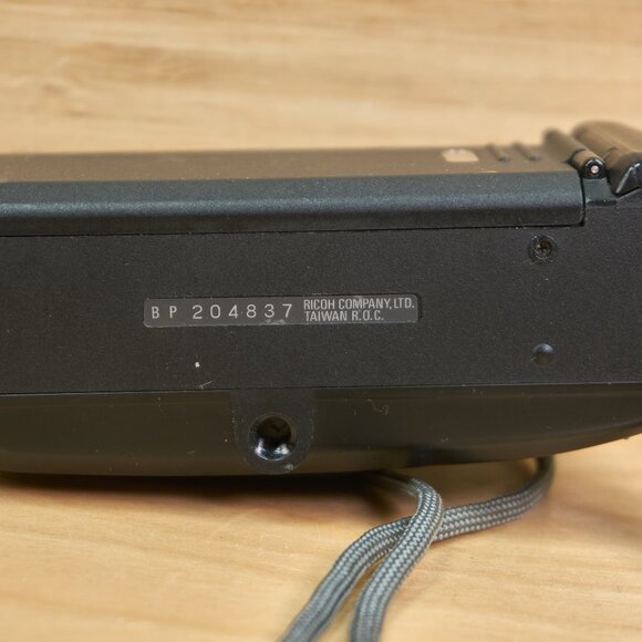 Ricoh AF-77 Point and Shoot 35mm Film Camera / Built-in Flash / Tested - Picture 7 of 8